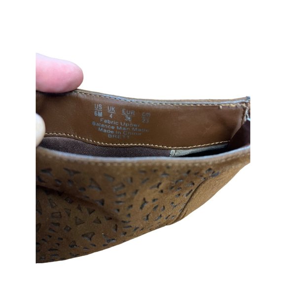 Carlos Santana Womens Shoes 6M Brett Brown Ankle Boot Faux  Laser Cut Suede Heel - Picture 9 of 9